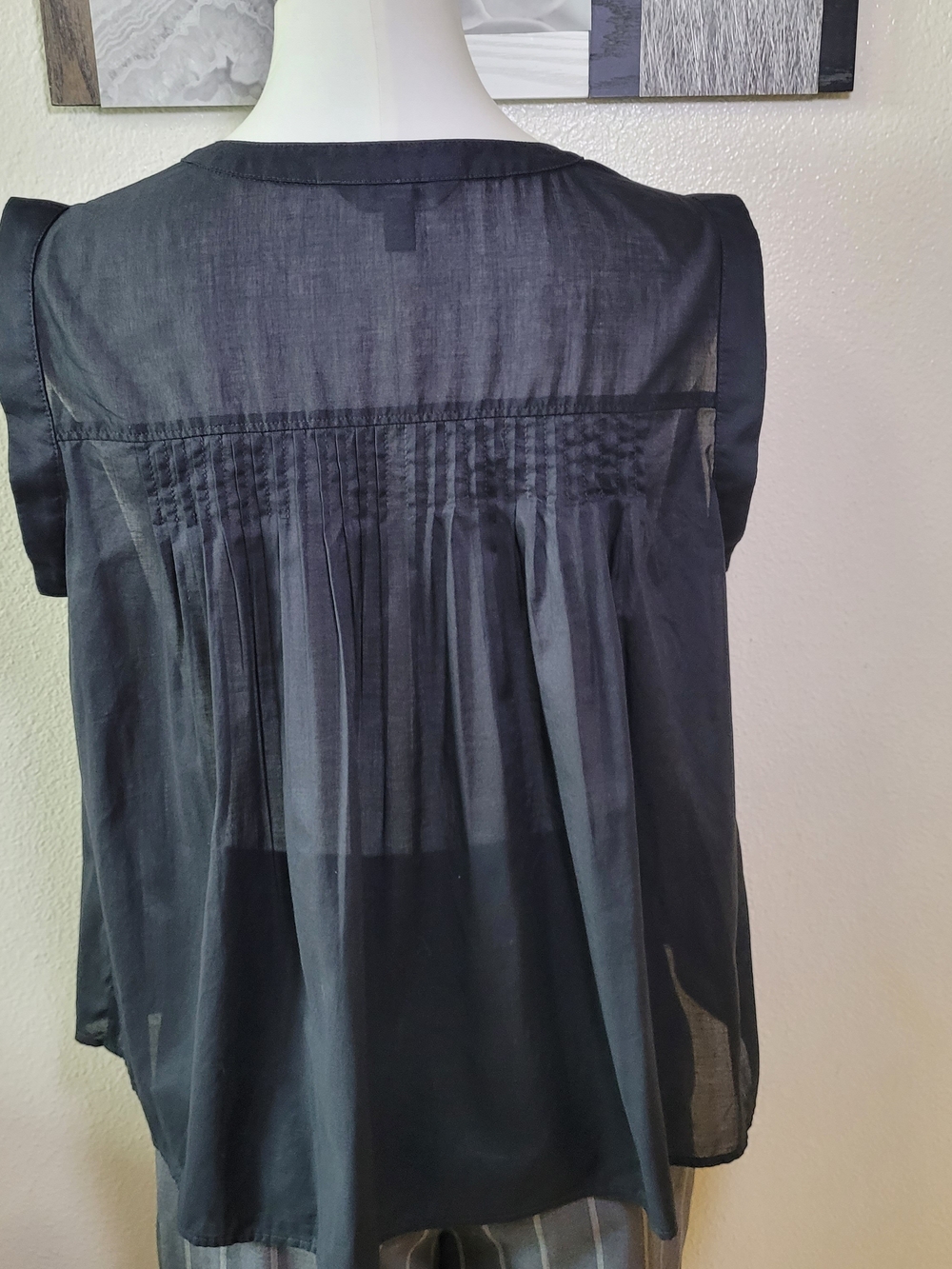 Banana Republic Black Picot Sleeveless Button-Front Pintuck Top - Picture 3 of 11